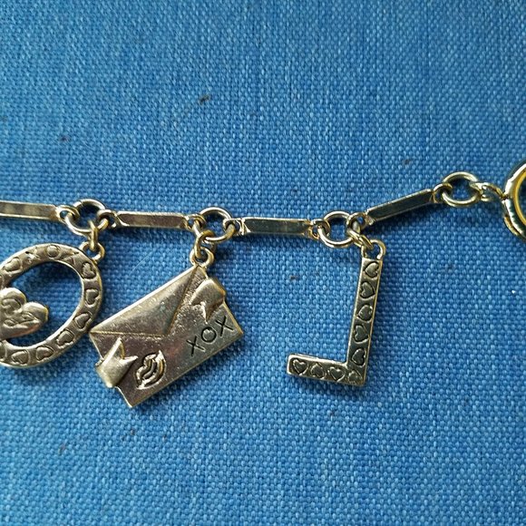 💌❤️Betsey Johnson "LOVE" Bracelet - NWOT❤️💌 - Picture 11 of 11
